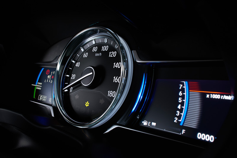 2017-Honda-Grace-City-instrument-cluster-teased-in-Japan