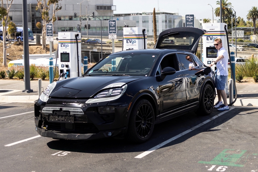 2024 Porsche Macan EV มาพร้อมเทคโนโลยีโช้คอัพไฟฟ้าสุดเจ๋ง ขับเคลื่อน 4