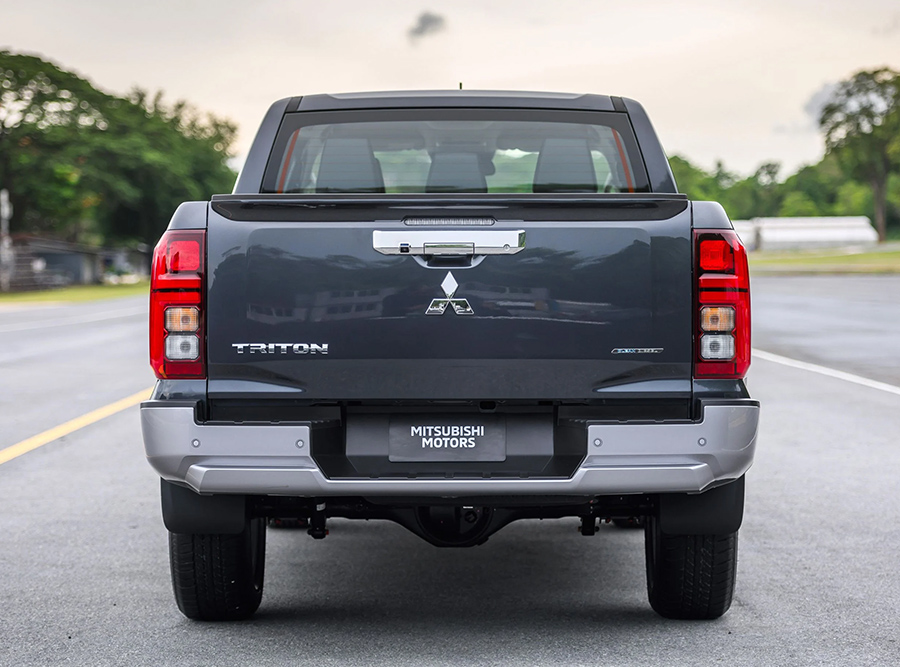 2024 Mitsubishi TRITON Technical Data and Specifications HeadLight