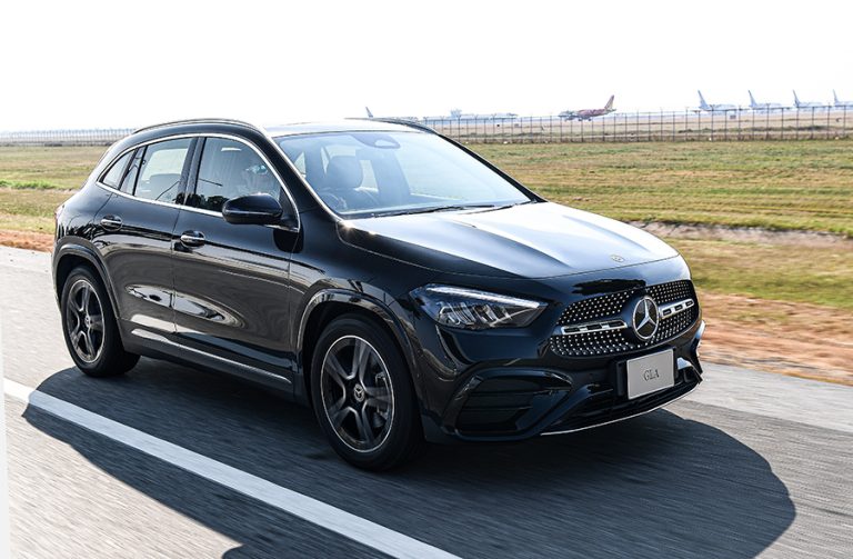 ราคาอย่างเป็นทางการ Mercedes Benz Gla 200 Amg Dynamic Facelift 2580000 บาท Headlight 5728